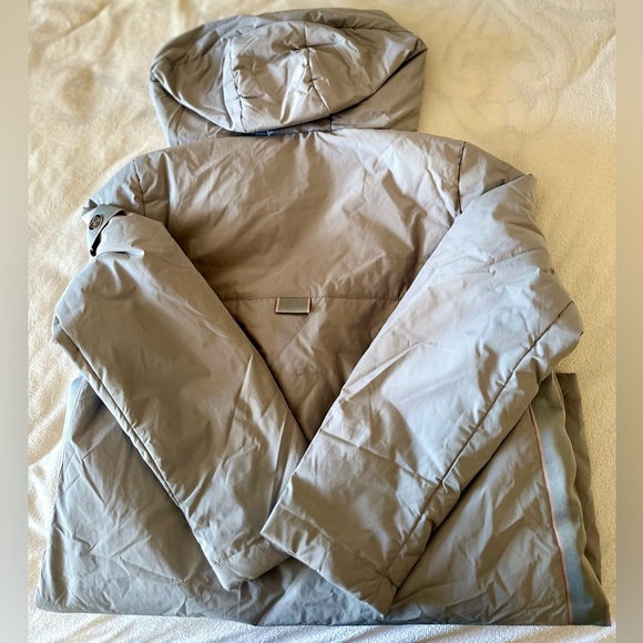 ✨ Astrid Light Gray Hooded Jacket – Modern Elegance & Cozy Luxury (L) - Picture 7 of 7